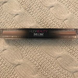 Huda Beauty Matte & Metal Liquid Eyeshadow